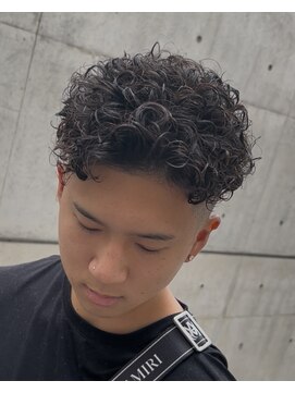 イーラ アメ村店(era) サーフバック　ツイストスパイラル眉カットメンズパーマ