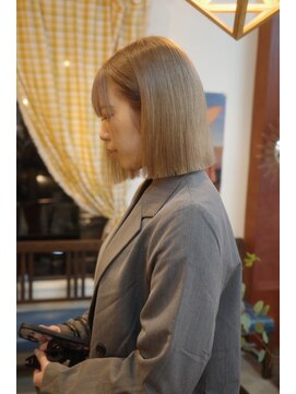 チャプター 問屋町(chapter) 髪質改善トリートメントミルクティーベージュ切りっぱなしボブ