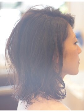 ルーミス バズヘアー(Loomis Buzzhair) かなり軽めのワンレングス