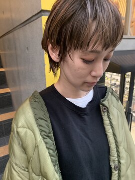 ビビト(bibito) bibito ハイライトマッシュウルフ スウィング前髪大人ショート