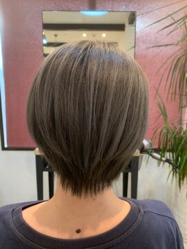 ヴィアンカ(Vianca) グレージュ×ショートボブ