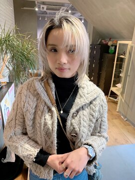 ニキータ(Nikiita) 〈white blond〉