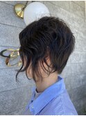 完全アシメ、くせ毛を活かしたパーマ風スタイル
