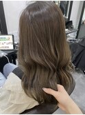オリーブベージュ