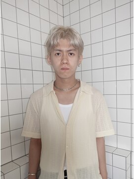 スタニング 渋谷(STUNNING.) メンズカット/ホワイトベージュ/ハイトーン/センターパート