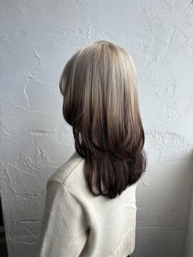 ヘアーアンドリラックス アミエ(hair&relax amie) ホワイト×ダークブラウン