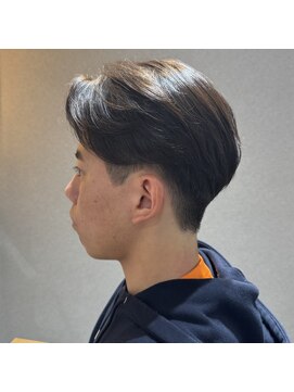 ブルニール 心斎橋(BLEUNIR) ニュアンスパーマ　センターパート　刈り上げ　ビジネスヘア