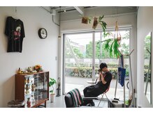 フェル(fer)の雰囲気（2席だけ。落ち着いた雰囲気で1人時間を自分らしく過ごせます。）