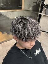 イーラ アメ村店(era)&nbsp;メンズパーマホワイトメッシュ縦落ちツイスパマッシュ