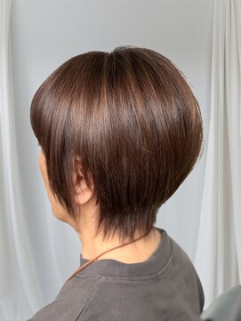 アヴソリューク(Absoluk) 丸みショート 30代40代50代60代 前髪あり 大人ショート