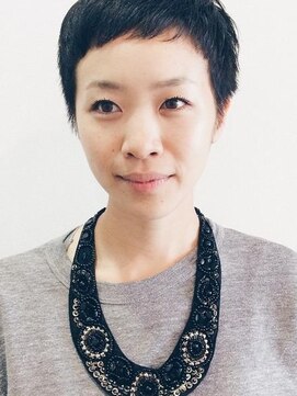 ファミリィ (PHAMILEE) クセをいかしたマニッシュベリーショート