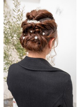モカ ヘアーデザイン(moca HAIR DESIGN) 編み込みを使ったアップスタイル