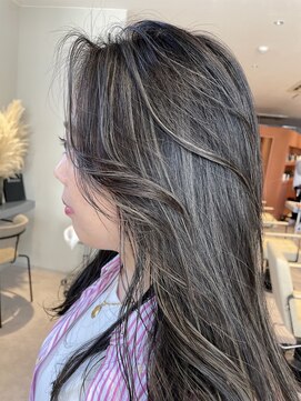 ノラギンザユー(NORA GINZA/U) 筋感のある細めハイライト外国人風オフィスで浮かないハイライト