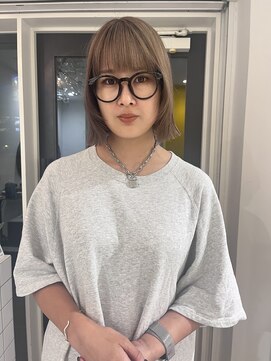 シイ(SIE) ブラウンベージュ