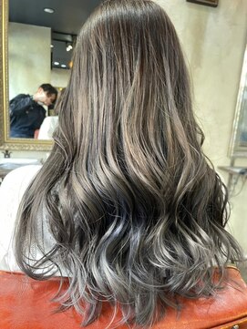 ネウィ 川崎(newi) 丸型卵形韓国風顔まわりエアリーロング美髪ピンクブラウン川崎