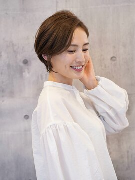 アイスバーグ(eyesburg) 似合わせカット大人美人斜めバングひし形ショートボブ髪質改善