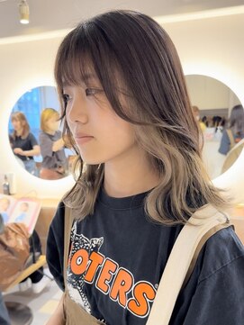 テトラ バイ ネオリーブ 横浜西口店(tetra by neolive) インナーカラー　レイヤーカット　ミルクティーベージュ