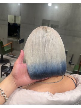 モニカ(MONIQA) ホワイト×ブルー