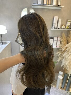 ジーナ 天神(Zina) ベージュカラー/オリーブカラー/透明感/赤み消し