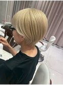 earthショートレイヤーボブミルクティー丸みショートボブ