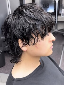 色気と雰囲気がある大人カッコ良いパーマ