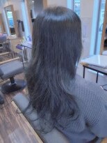 サク(SAKU) ネイビーカラーのロングレイヤー