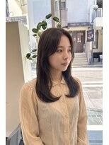 トレ(tre.)&nbsp;内巻き毛先の艶髪セミロング