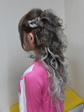 エクステ専門店ミキ 横浜店(MIKI) トレンドシルバーグレーカラーエクステ☆ハイライトエクステ