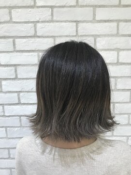 アッシュ 戸田公園店(Ash) 切りっぱなしボブ×グラデーションカラー×シルバーグレージュ