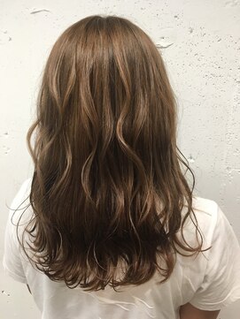 アンドブルー(and blue) 外国人風ミルクティーベージュ