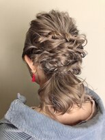 ヘアサロンエムフィス 池袋東口(HAIR SALON M Fe's)&nbsp;ちょっと変わったハーフアップ