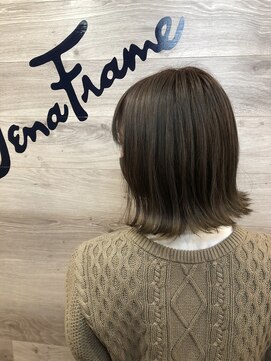 コン(KON) 切りっぱなしボブ【モカグレージュ】