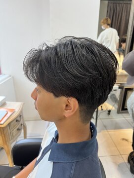 アイズ 海老名(AIZU) センターパート ニュアンスパーマ カルマパーマ メンズパーマ