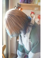 ミューズ バイ ケンジ(MUSE by KENJE)&nbsp;ウルフ ブリーチ2回 エンズカラーブルー シルバーカラー