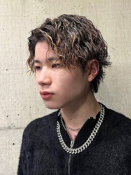 ビンゴ(BINGO) 1613ハイライトツイストスパイラルパーマセンターパートウルフ