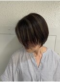 ショートボブ 白髪ぼかしハイライト