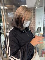 ヘアーアンドメイク ビス(HAIR&MAKE bis) グレー×グレージュの個性派ルーツカラー【多田華歌】