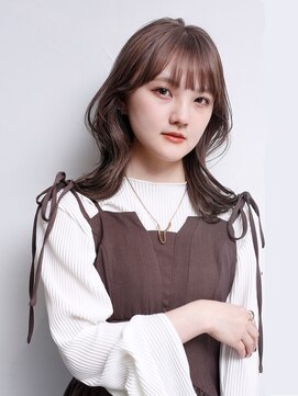 イル(ill) くびれヘア セミロング ベージュカラー 大須