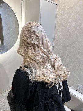 ノエ 心斎橋(Noe) ブリーチ2～3回ホワイトベージュ