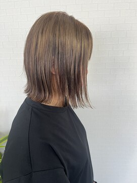 ダダ(DaDa) 外ハネ切りっぱなしボブ