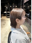 大人女性脱白髪染め白髪ぼかしハイライトミディアム