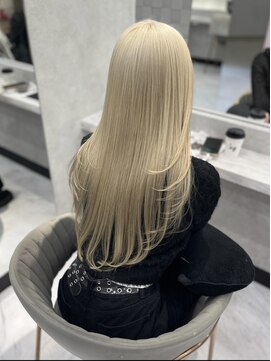 ジェム リット(GEM lit) ホワイトベージュ/ホワイトブロンド/レイヤーカット/艶カラー