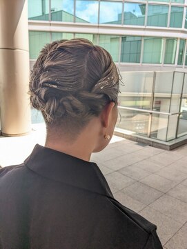 パズル(PUZZLE) 編み込み/ヘアアレンジ/刈り上げ/グレーカラー/