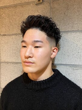 フランクスバーバーザスタンド(Frank’s barber the stand) アップバングフェードパーマ宮城リョータ風E