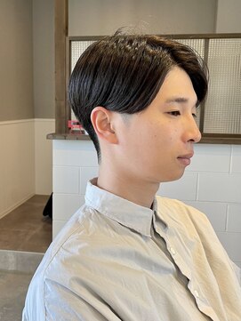 西本整髪 センターパート ナチュラル フェード