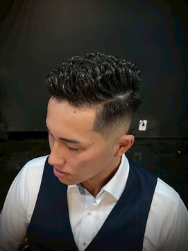 キングスマントーキョー 府中店(KINGSMAN TOKYO) アップバング / ツーブロック / スキンフェード 【府中】