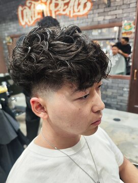 フォーコーナーズカットショップスリーセント 栄(FourCornersCutShop 3/cent) スペインカール/フェードカット/スパイラルパーマ