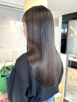 自然なストレートに仕上がるのはもう当たり前！短時間で【圧倒的ツヤ】が手に入るダメージレスなヘアに…☆