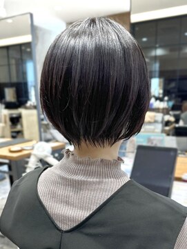 アフロート ルヴア(AFLOAT RUVUA) 「岩田莉奈」ハイライトで白髪ぼかし★くびれショートボブ 新宿