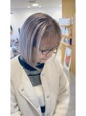 大人女性の白髪ぼかしバレイヤージュボブ